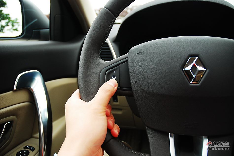 雷诺纬度内饰功能实拍