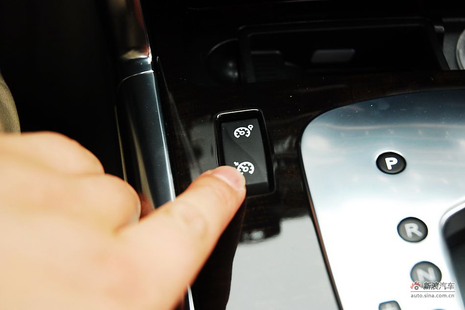 雷诺纬度内饰功能实拍