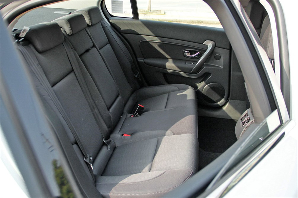 纬度 2013款 2.0L CVT 时尚版 空间