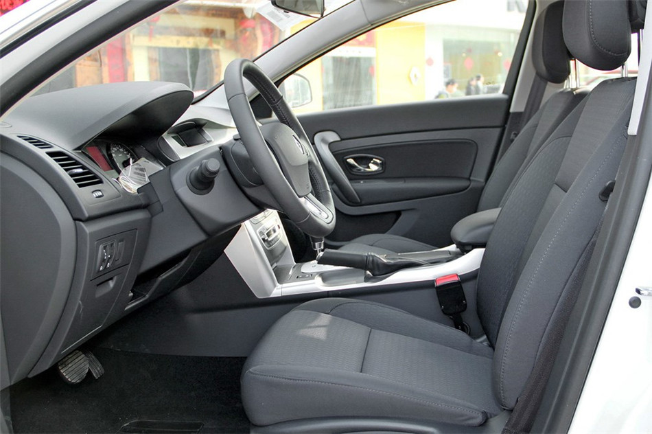 纬度 2013款 2.0L CVT 时尚版 空间