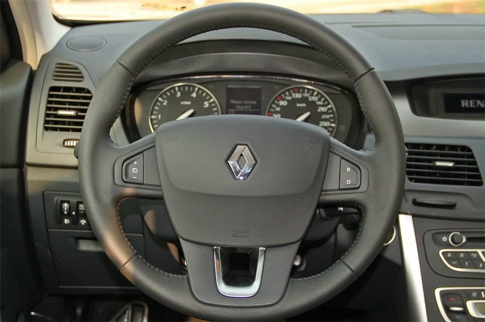 纬度 2013款 2.0L CVT 时尚版 内饰