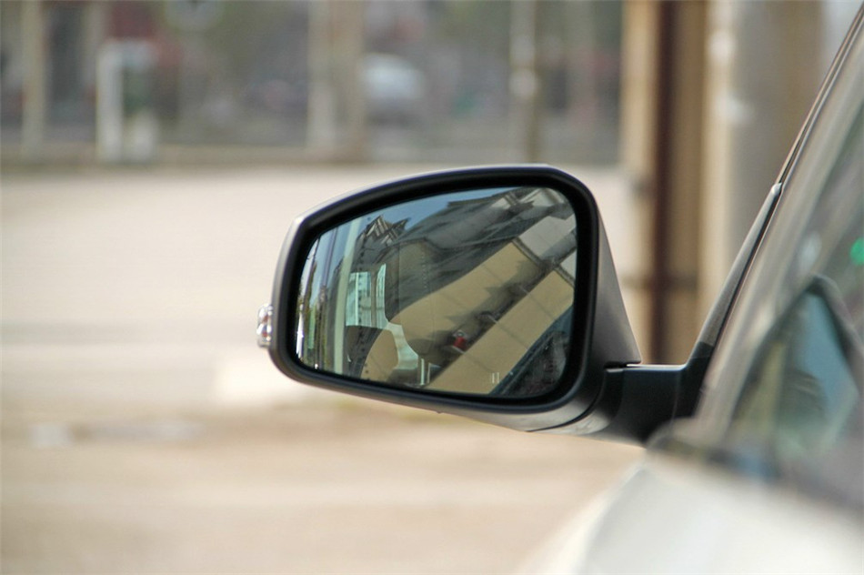 纬度 2013款 2.0L CVT 时尚版 细节