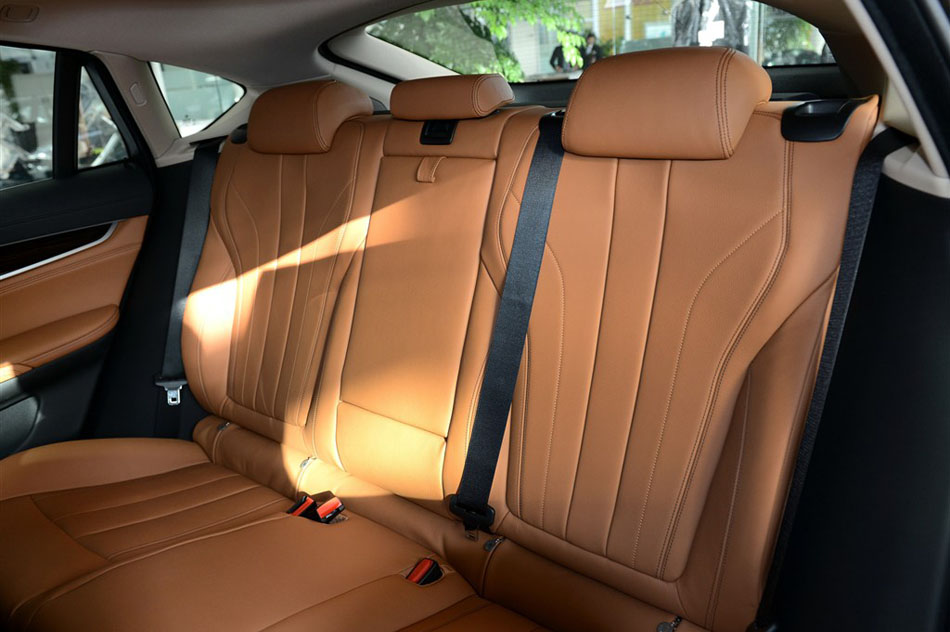 2015款 xDrive35i 豪华型 空间