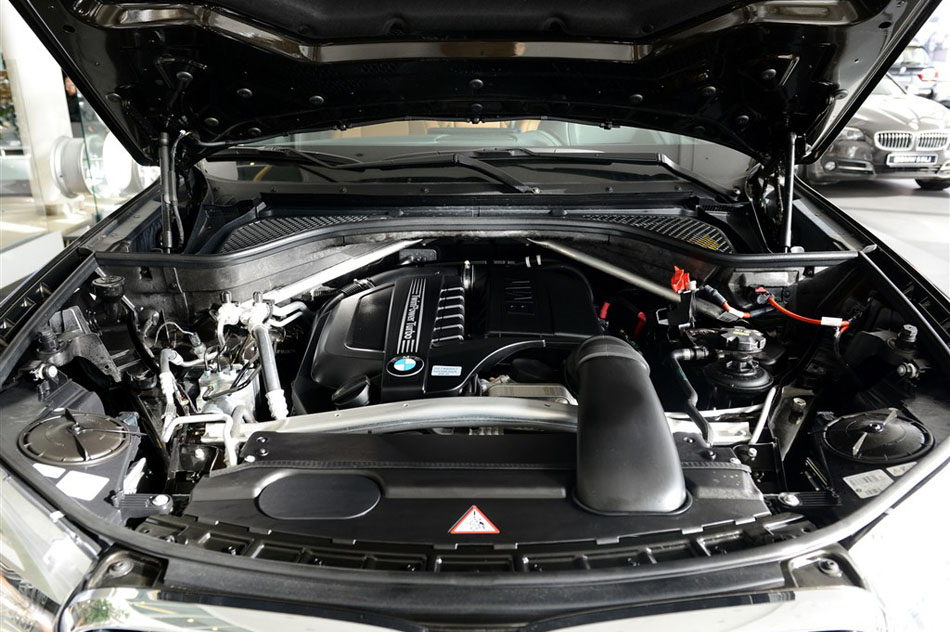 2015款 xDrive35i 引擎底盘
