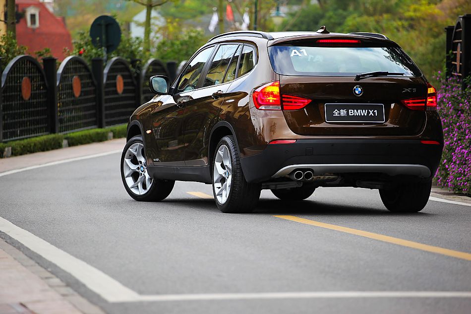 宝马X1 xDrive28i外观图片