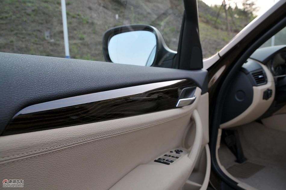 宝马X1 xDrive28i内饰实拍