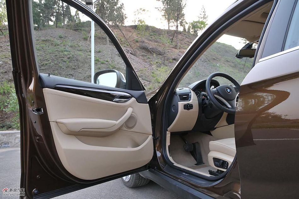 宝马X1 xDrive28i内饰实拍