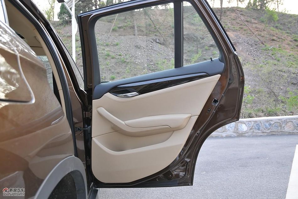 宝马X1 xDrive28i内饰实拍