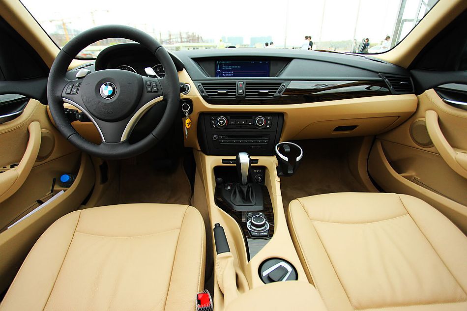 宝马X1 xDrive28i内饰图片