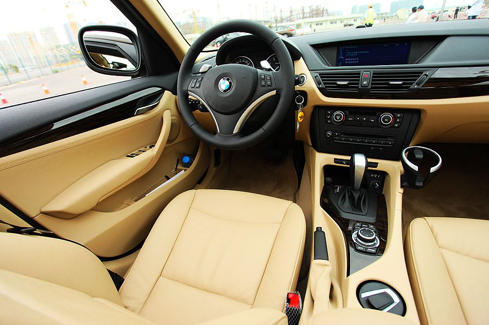 宝马X1 xDrive28i内饰图片