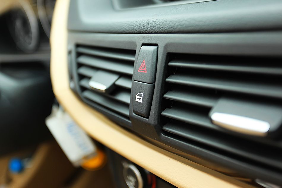 BMW X1 xDrive28i内饰图片