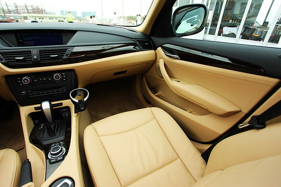 BMW X1 xDrive28i内饰图片