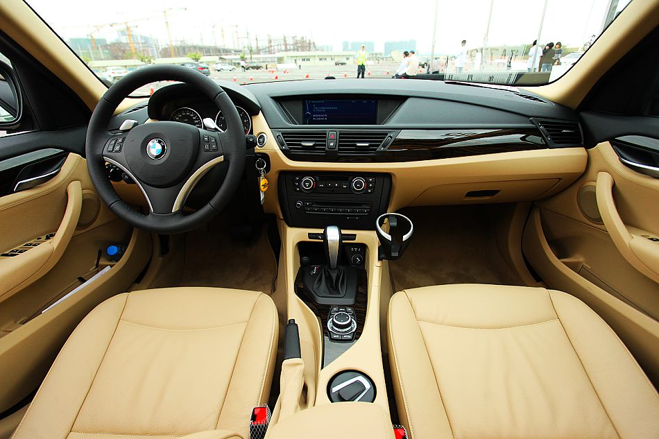 BMW X1 xDrive28i内饰图片