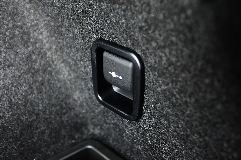 BMW X1 xDrive28i内饰图片