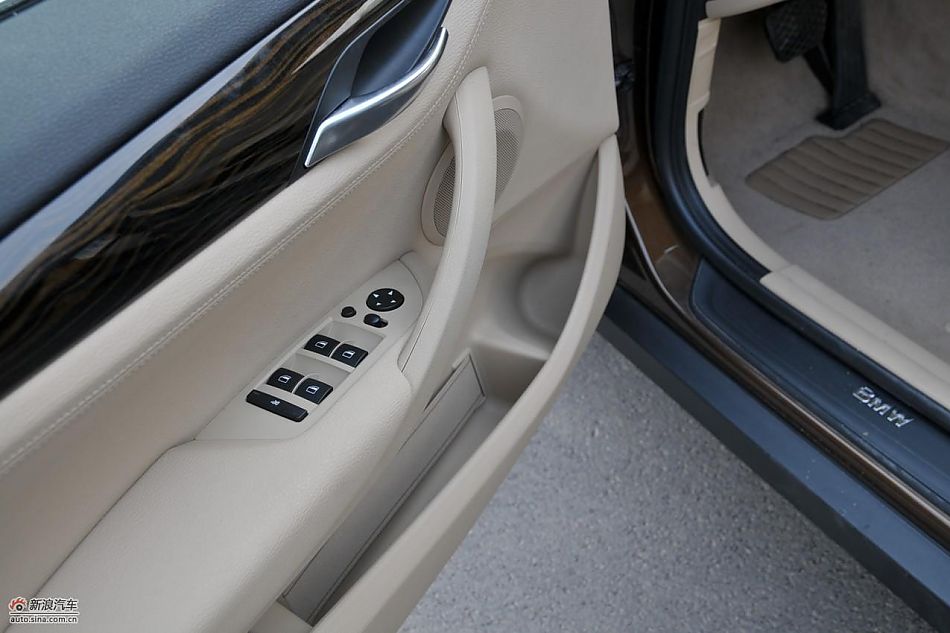 宝马X1 xDrive28i内饰实拍