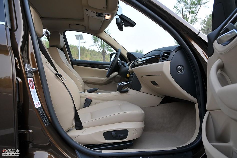 宝马X1 xDrive28i内饰实拍