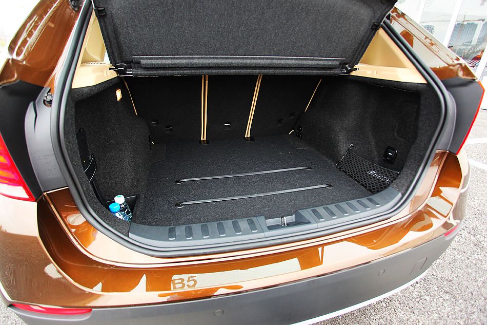 宝马X1 xDrive28i内饰图片