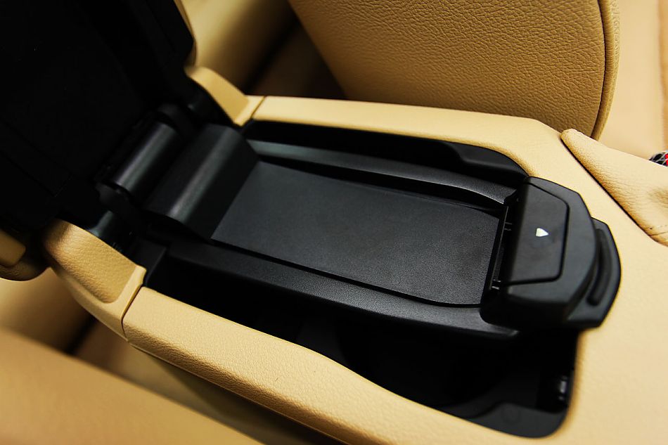 宝马X1 xDrive28i内饰图片