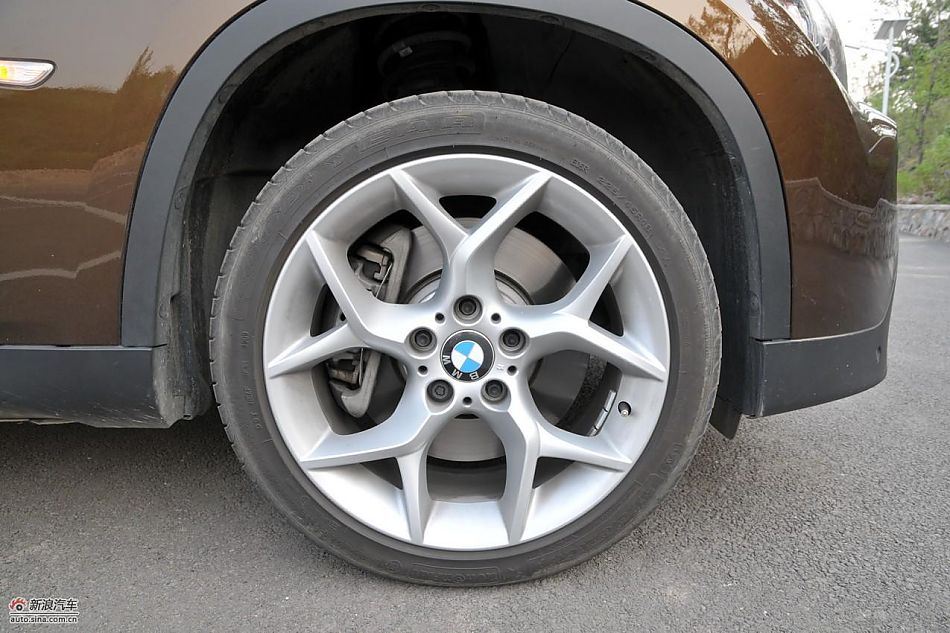 宝马X1 xDrive28i动力及悬挂单元
