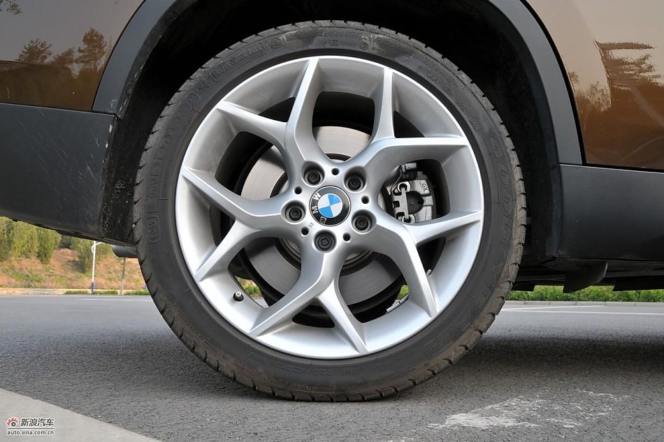 宝马X1 xDrive28i动力及悬挂单元