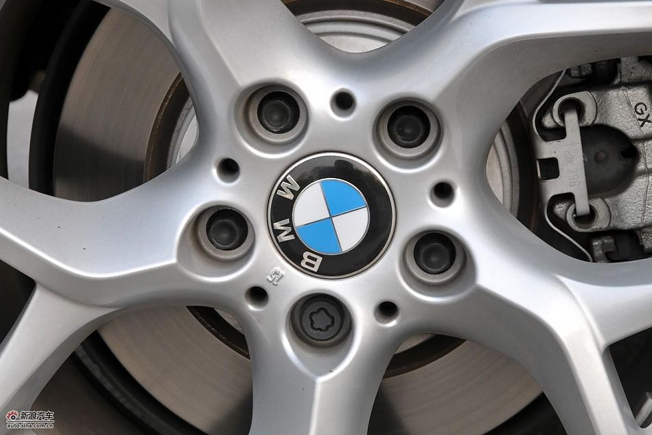 宝马X1 xDrive28i动力及悬挂单元