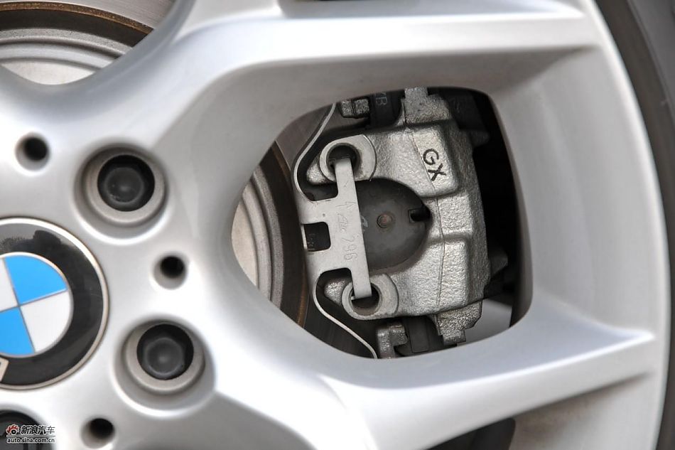 宝马X1 xDrive28i动力及悬挂单元