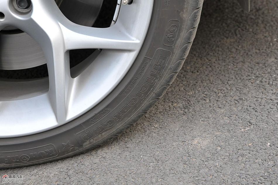 宝马X1 xDrive28i动力及悬挂单元