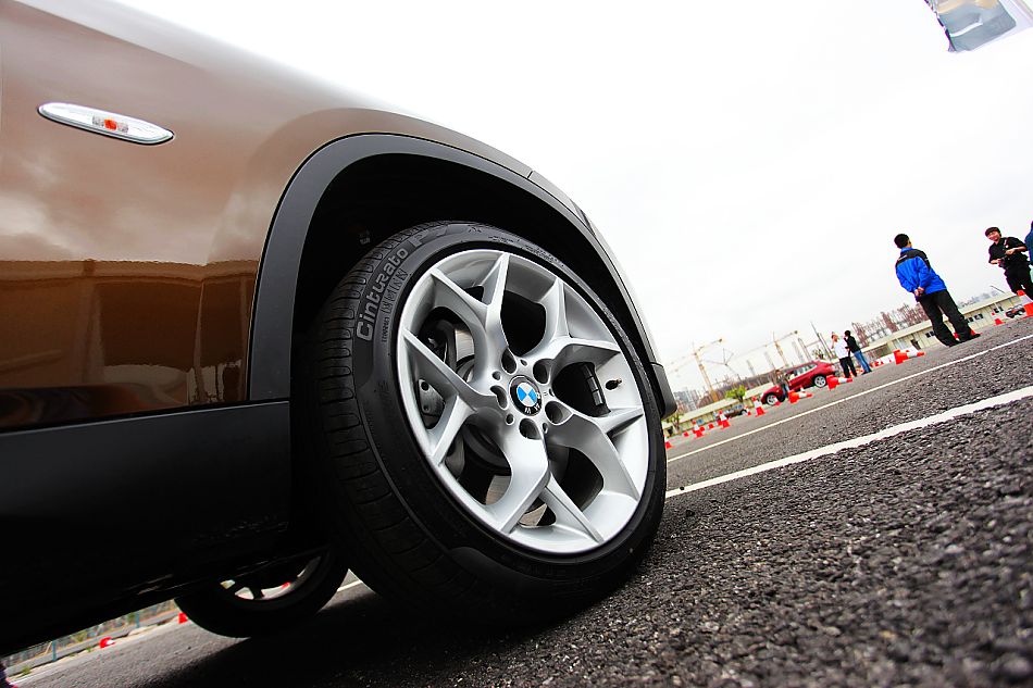 宝马X1 xDrive28i外观图片