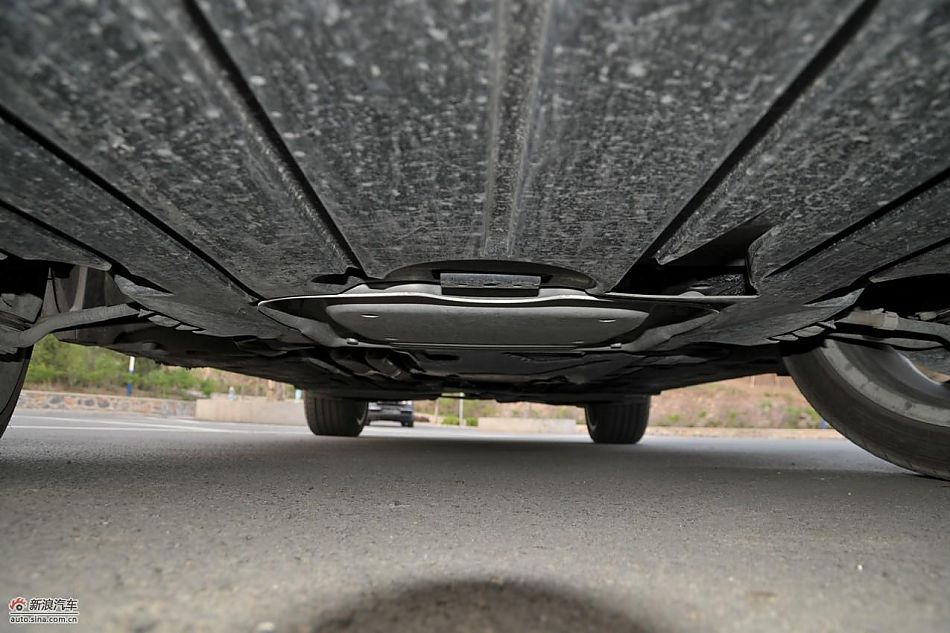 宝马X1 xDrive28i动力及悬挂单元