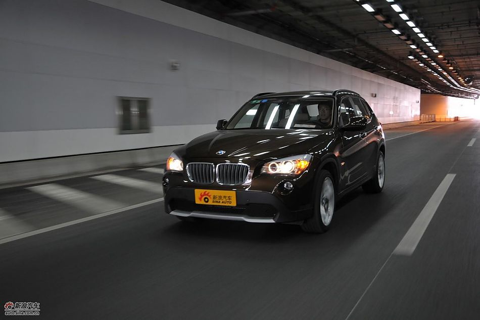 宝马X1 XDrive28i试车动态实拍