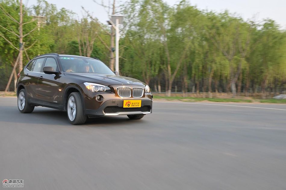 宝马X1 XDrive28i试车动态实拍