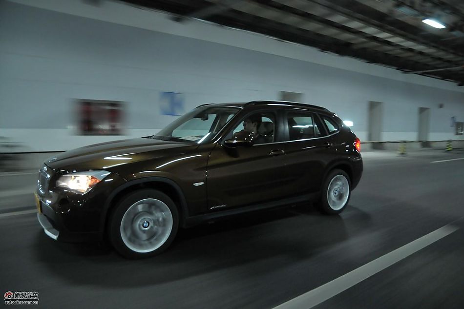 宝马X1 XDrive28i试车动态实拍
