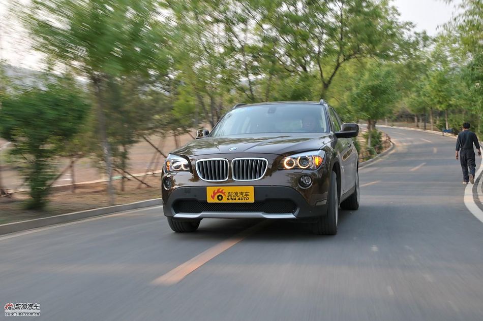 宝马X1 XDrive28i试车动态实拍