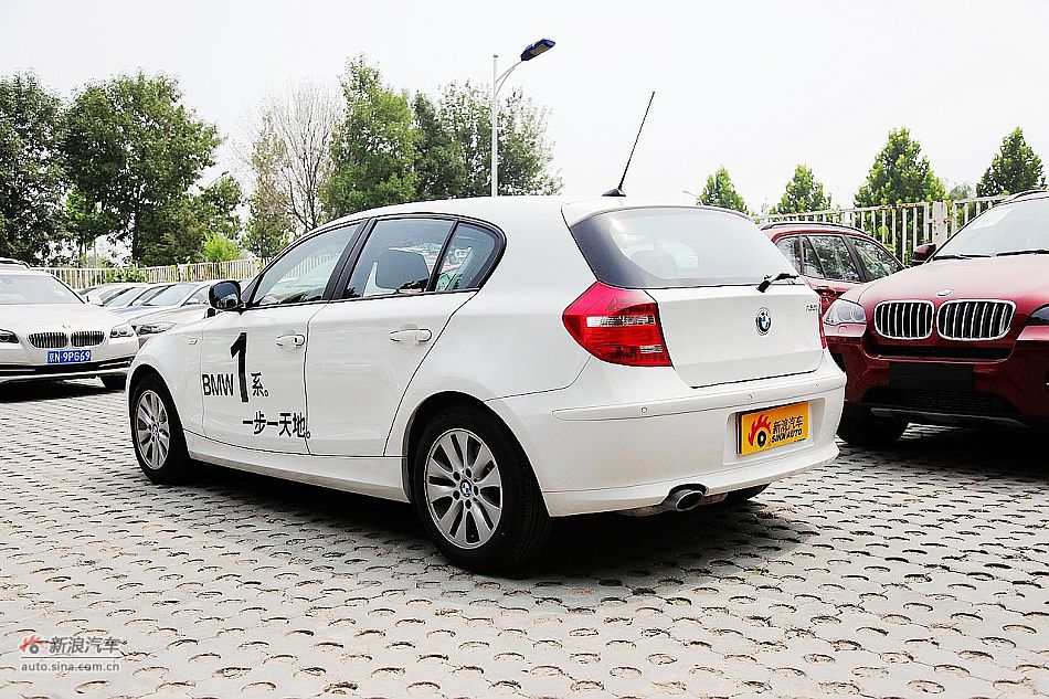 2011款宝马120i自动外观图片