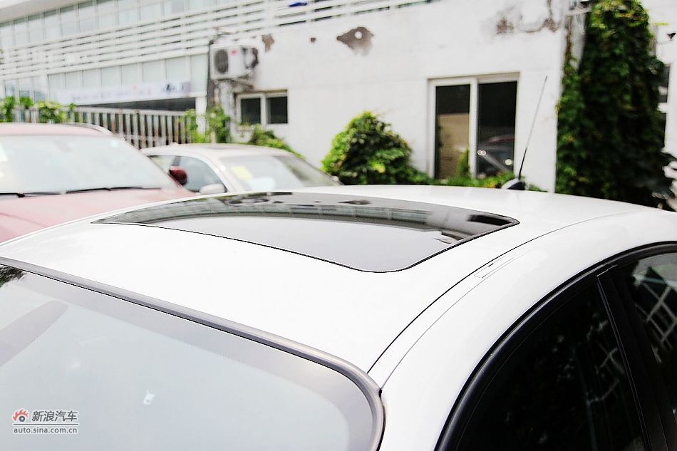 2011款宝马120i自动外观图片