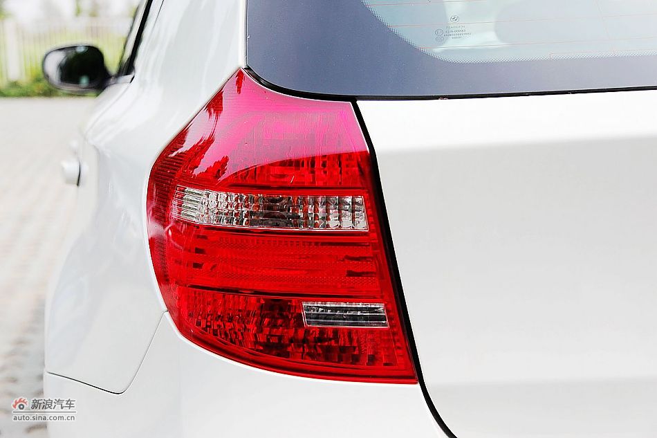 2011款宝马120i自动外观图片