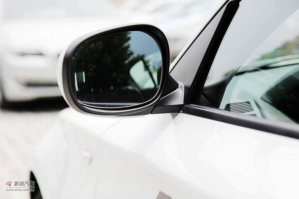 2011款宝马120i自动外观图片