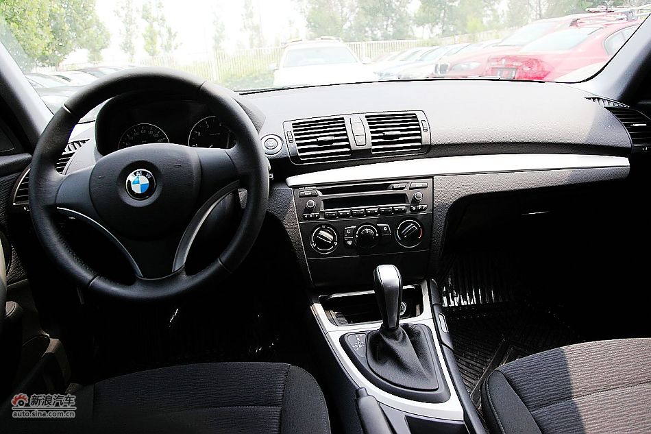 宝马120i自动内饰图片