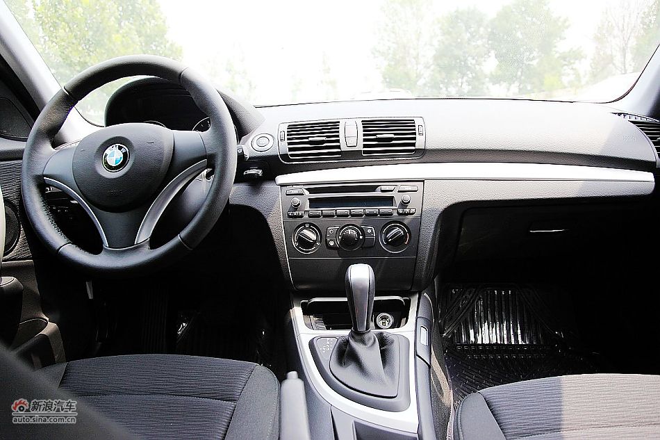 宝马120i自动内饰图片