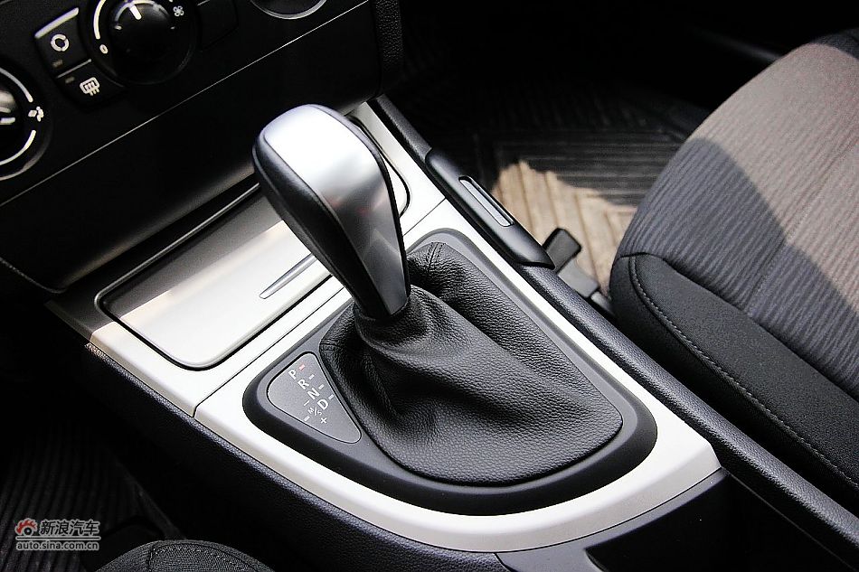 宝马120i自动内饰图片