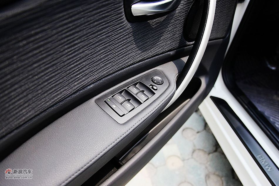 宝马120i自动内饰图片
