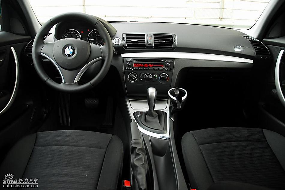 宝马1系内饰