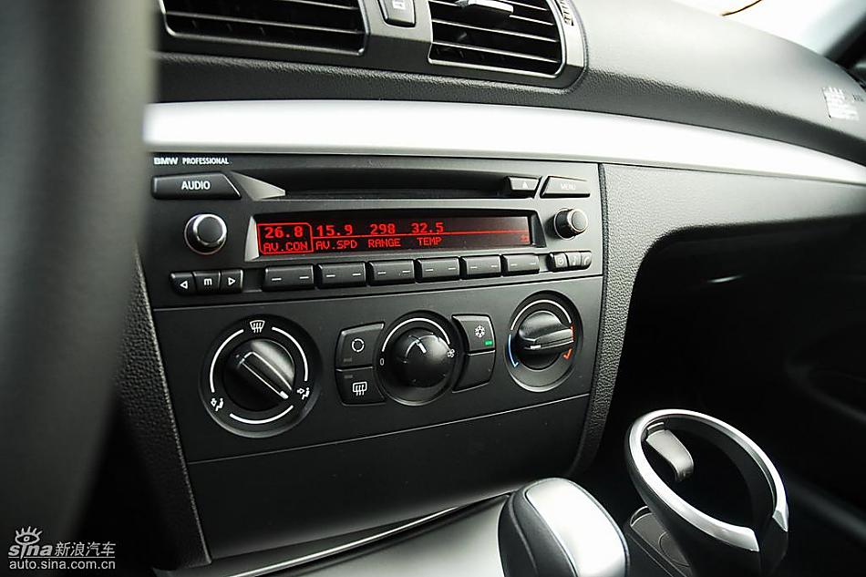 宝马1系内饰