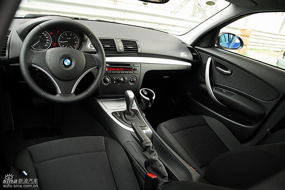 宝马1系内饰