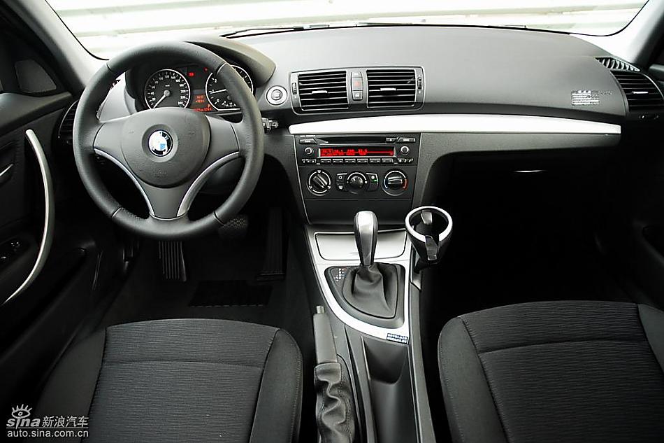 宝马1系内饰