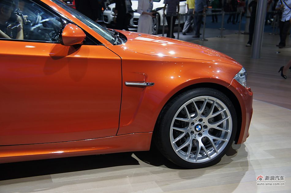 宝马1系M双门轿跑车