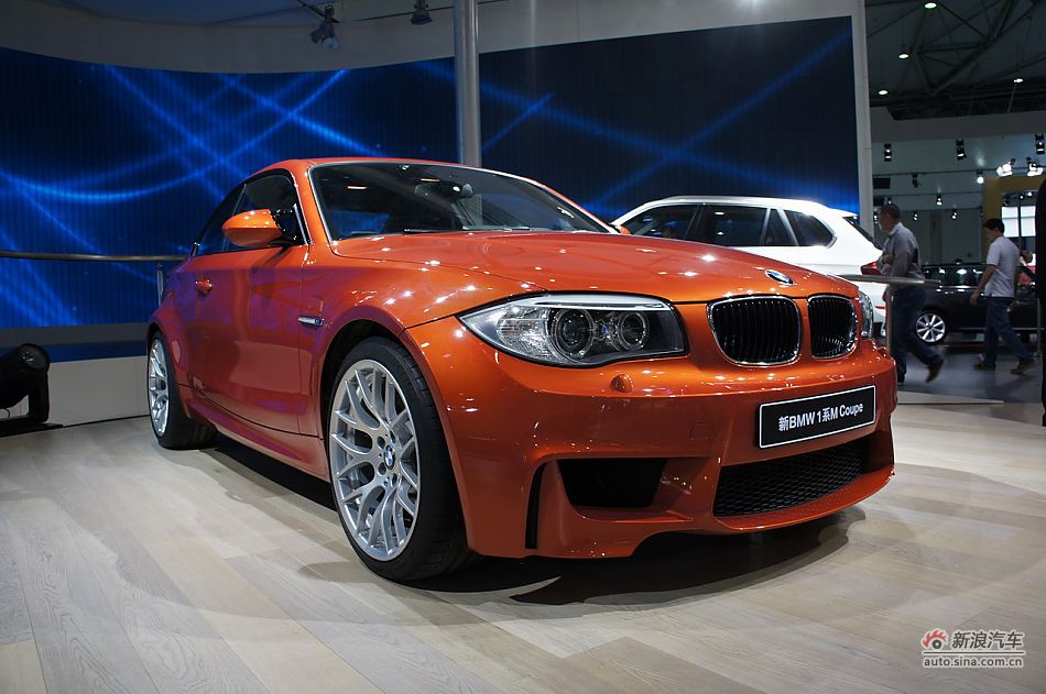 宝马1系M双门轿跑车