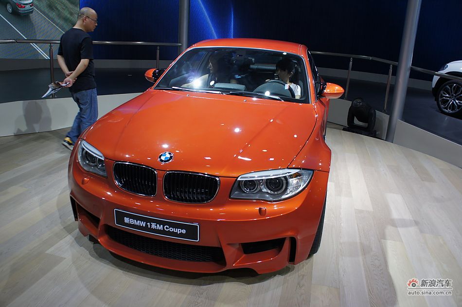 宝马1系M双门轿跑车