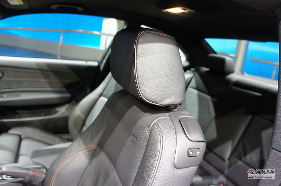 宝马1系M双门轿跑车