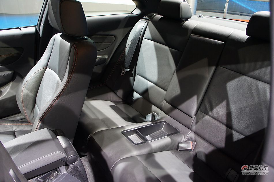 宝马1系M双门轿跑车